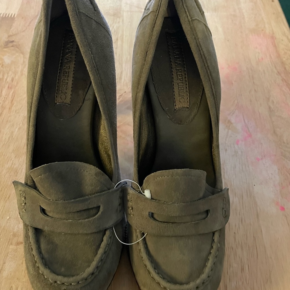 Banana Republic Women’s Suede ShoesSize 7M